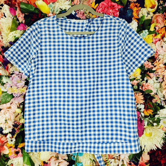 ✨ 4/$15 Gingham Open Back Top - Picture 3 of 6